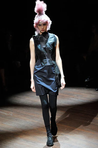 Look 16